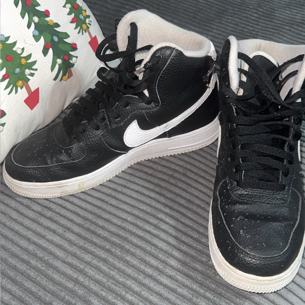 (Men’s) Black&White Nikes Air Force 1 ‘07